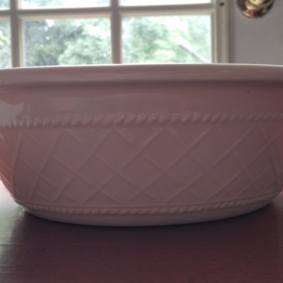 2 Qt Covered Casserole with Lattice Pattern TTO6 - Picture 4 of 8